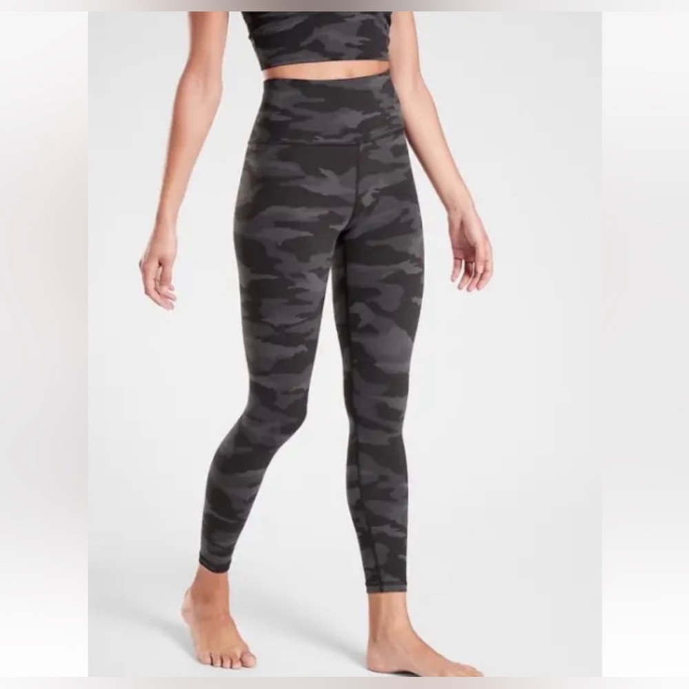 Athleta Elation Camo 7/8 yoga pants. XS